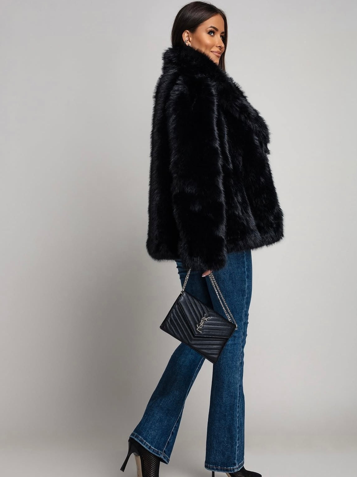 NEVARA™ | Manteau en fausse fourrure noir