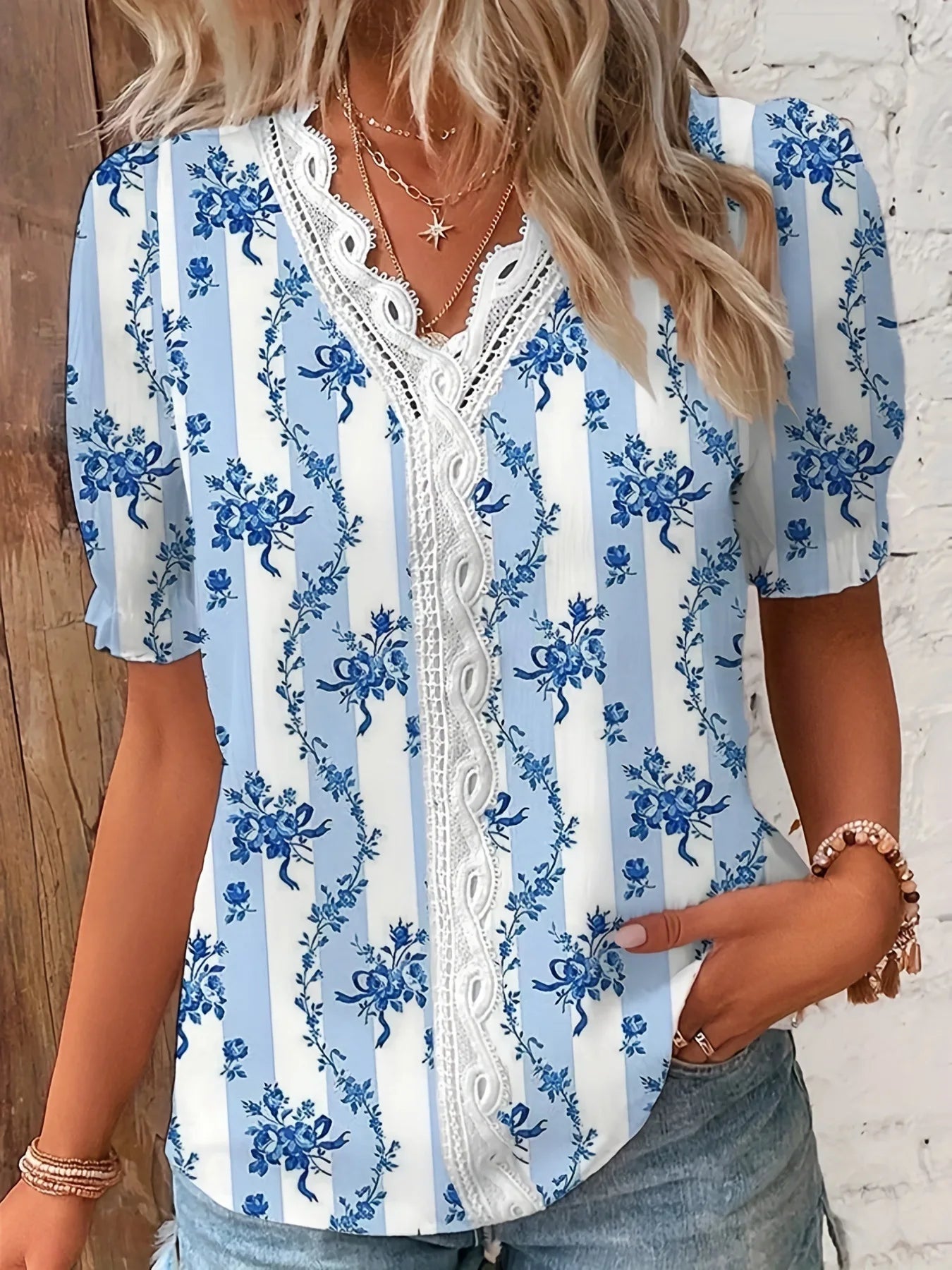 AMARILIAMC | Blouse à col en V avec bordure en dentelle florale