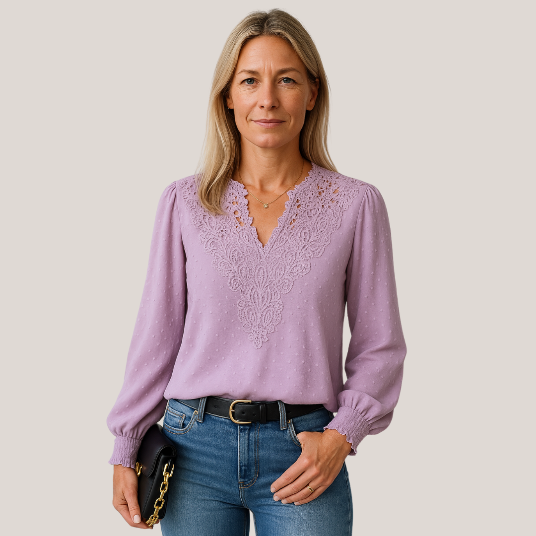MARISE™ | Blouse à col en V avec détails féminins.