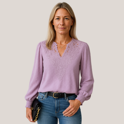 MARISE™ | Blouse à col en V avec détails féminins.